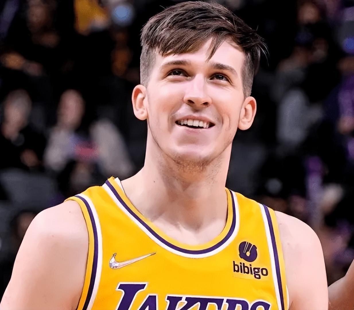 绝杀掘金！雷迪克爆赞2功臣，詹姆斯展望六连客，东契奇归结团队